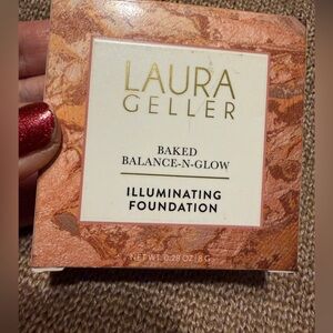 Laura Geller, baked balance & glow illuminating foundation shade medium